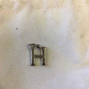 Grace&Heart Initial charm "H"