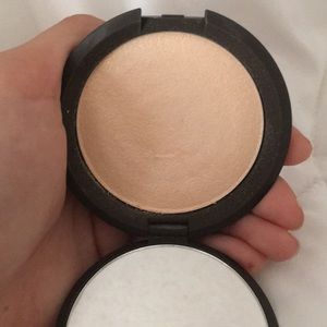 Becca cosmetics highlight in Moonstone