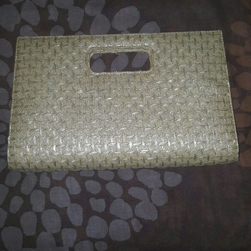 Oversized clutch