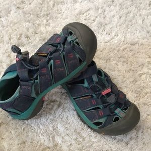 Water proof  shoes- Keen brand