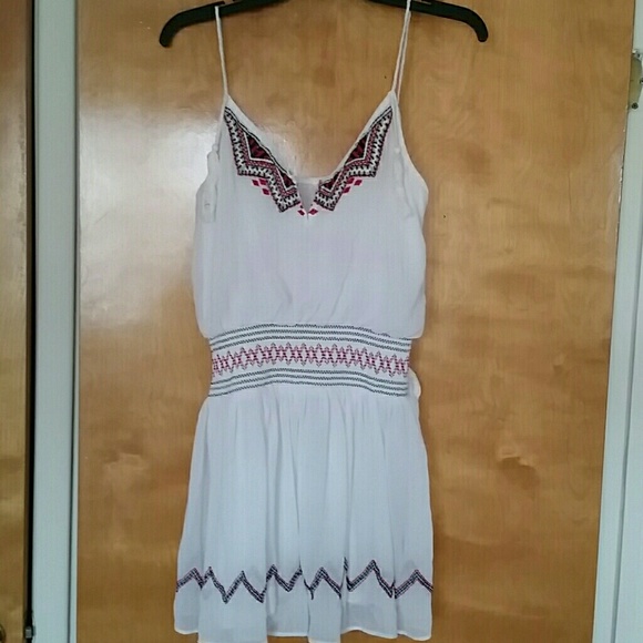 Small white summer Dress - Picture 1 of 3