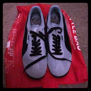 Puma classic women’s 7.5 sneaker