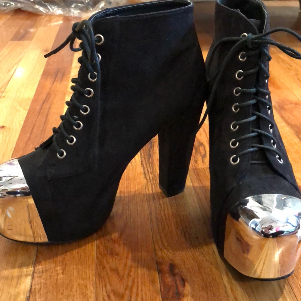 High heels - Picture 2 of 4