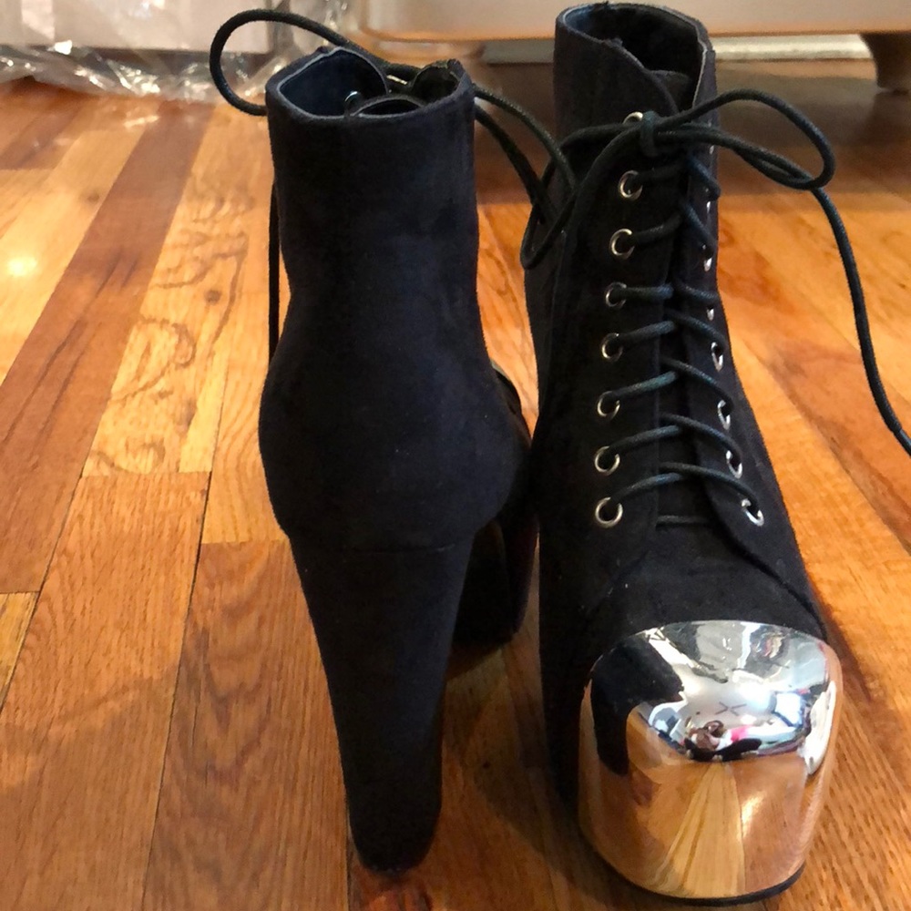 High heels - Picture 3 of 4