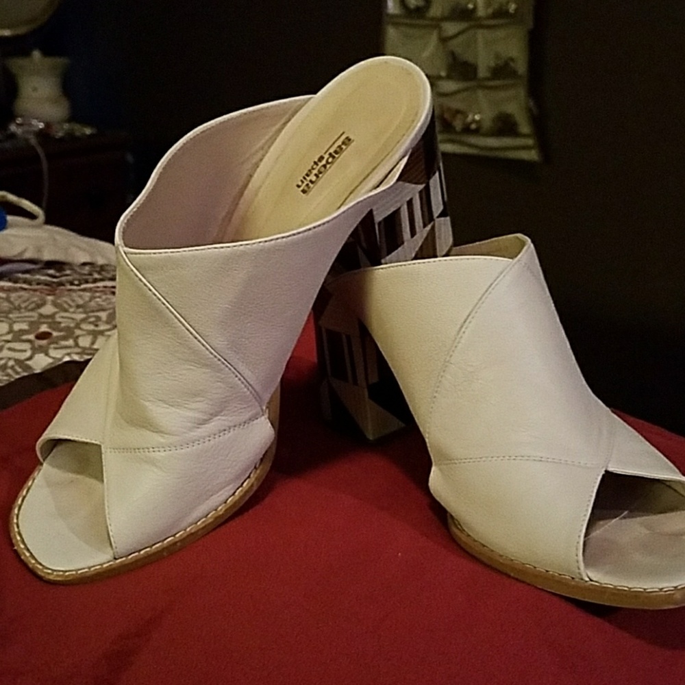 Size 9 bone color slides