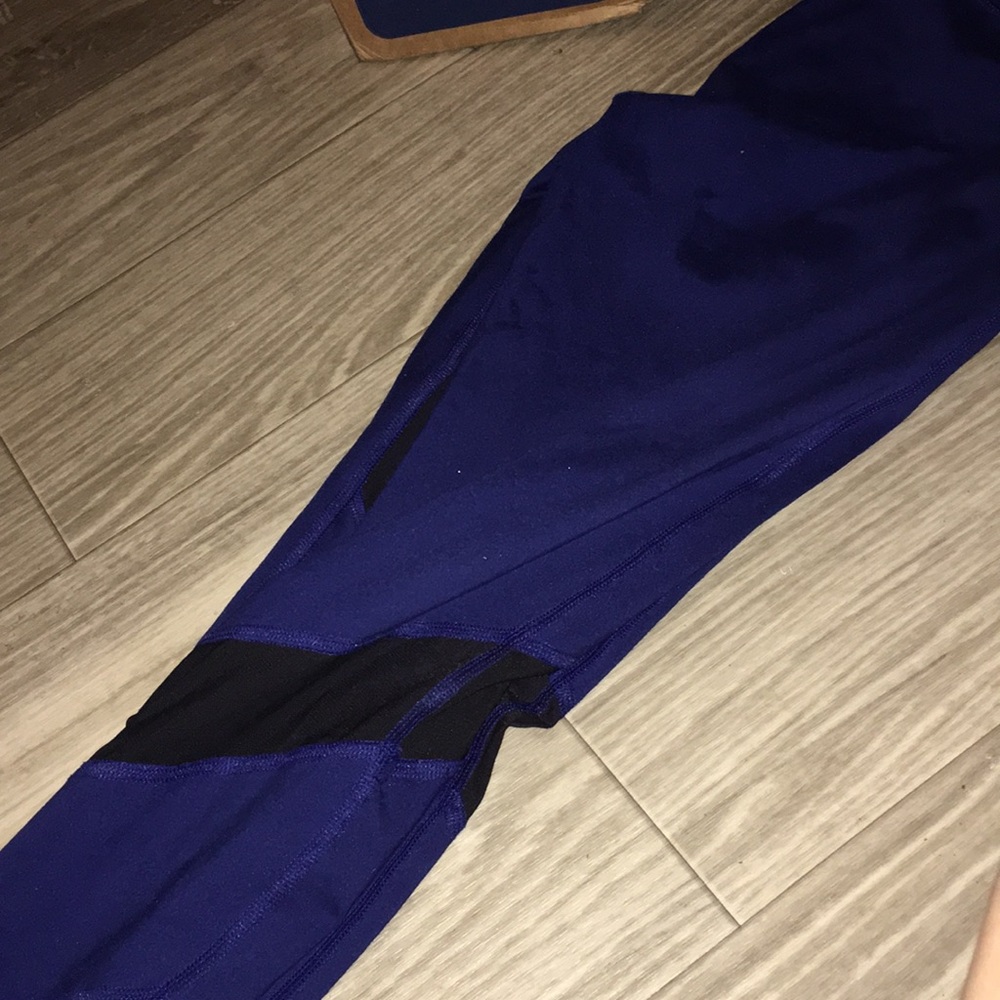 Fabletics small navy and black mesh legging Rare