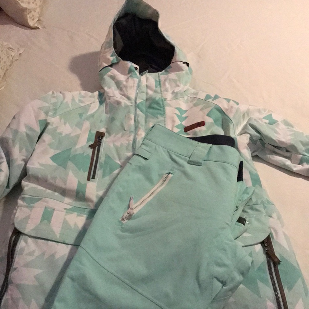 DC LADIES SKI JACKET AND PANTS