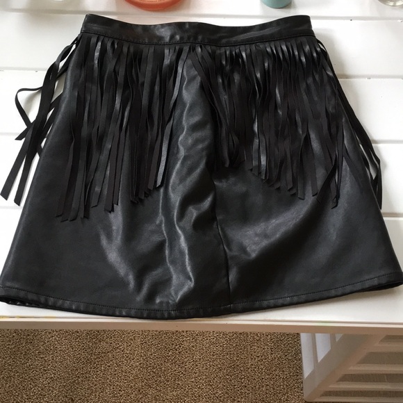 Leather fringe skirt - Picture 2 of 5