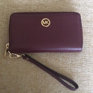 Michael Kor’s Tech Wallet Wristlet