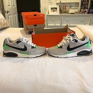 Air max skyline size 9.5 - worn once!