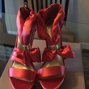 Bakers heels size 7 m excellent condition . Coral