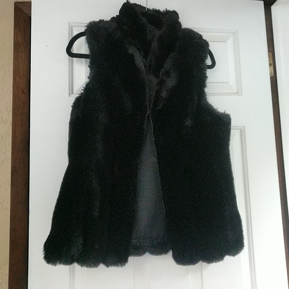White house Black market faux fur vest
