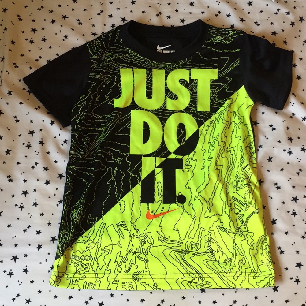 NWOT Boy's Nike dri fit shirt