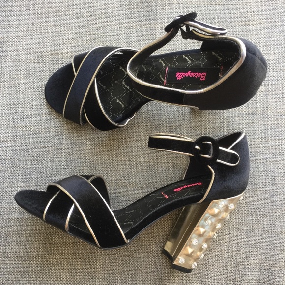BOGO NEW Betsey Johnson Heartbreaker Heels - Picture 4 of 8