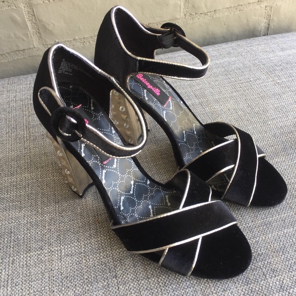 BOGO NEW Betsey Johnson Heartbreaker Heels - Picture 8 of 8