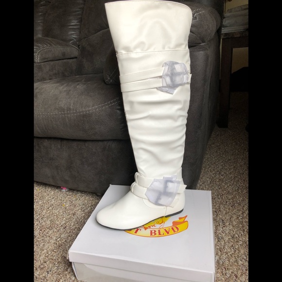West Blvd Shoes - KNEE HIGH BOOTS SIZE 7