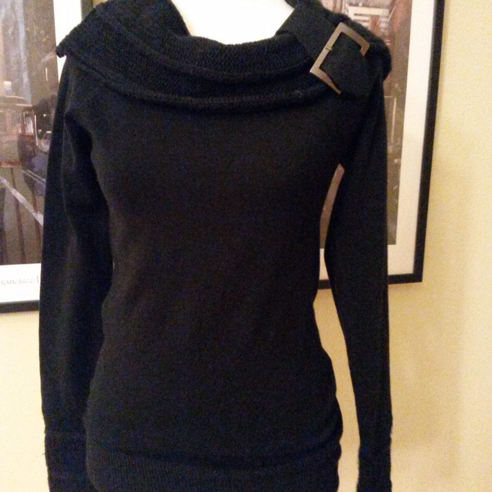 Black buckle sweater  S