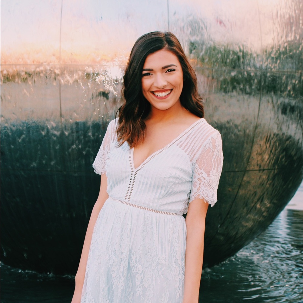 Meet your Posher, Claudia