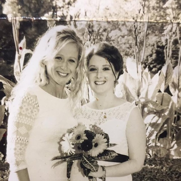 Meet your Posher, Amanda - Picture 1 of 1