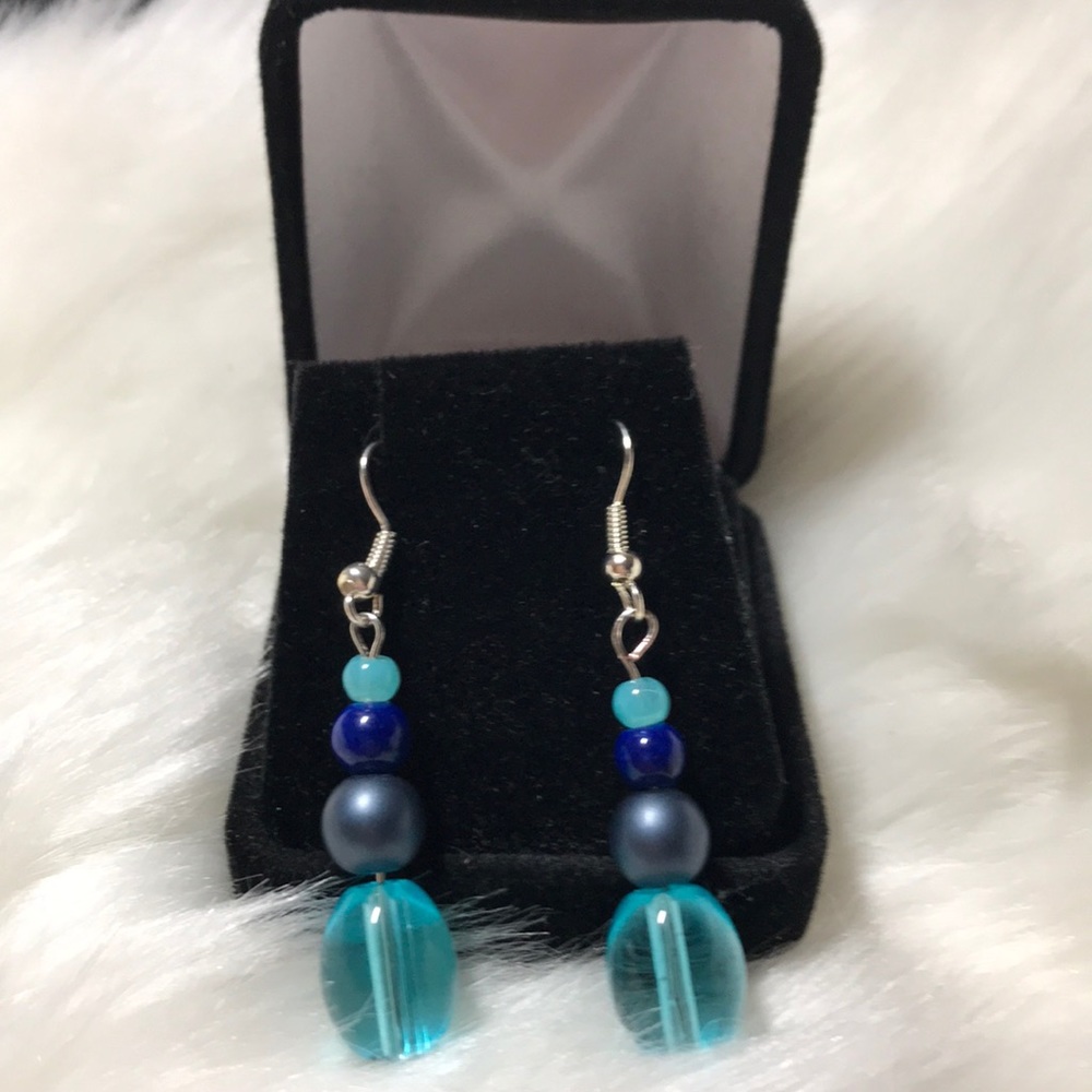 Dangle bead earrings