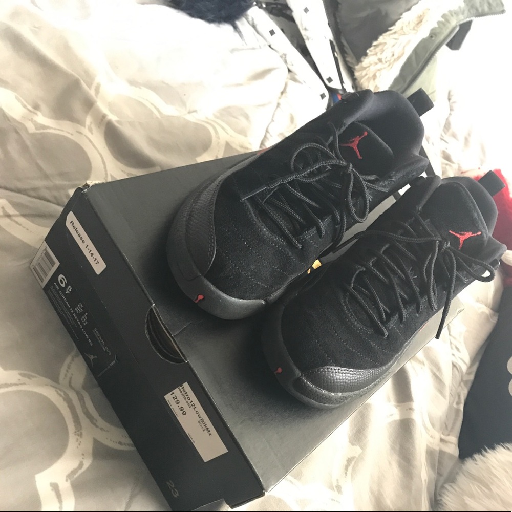 Black Jordan retro LOW 12s