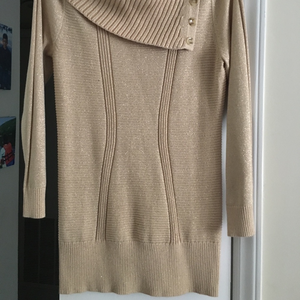 🌟🌟 gold glittery sweater 🌟🌟