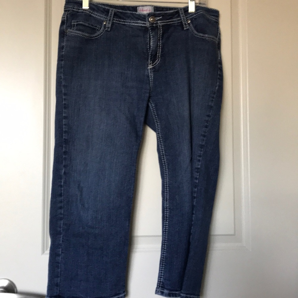Medium wash denim capris