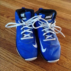Nike basketball shoes boys size 1.5