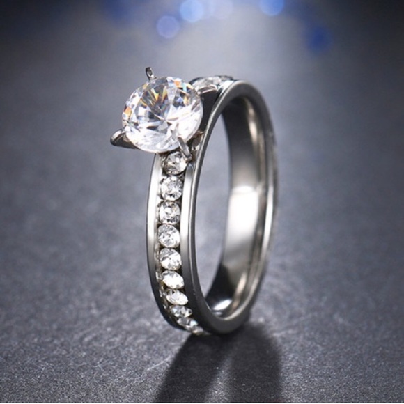NEW 18K White Gold Diamond Halo Wedding Ring - Picture 5 of 7