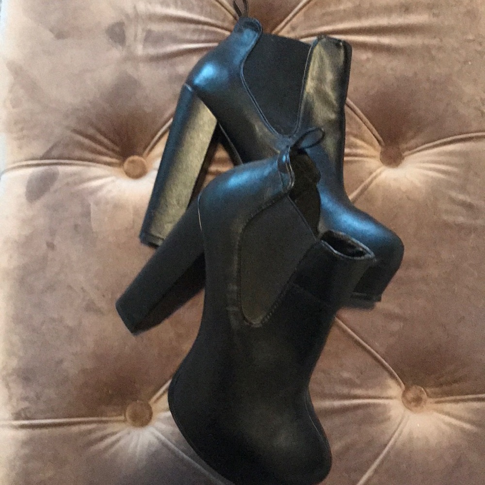 Platform Chelsea Boots