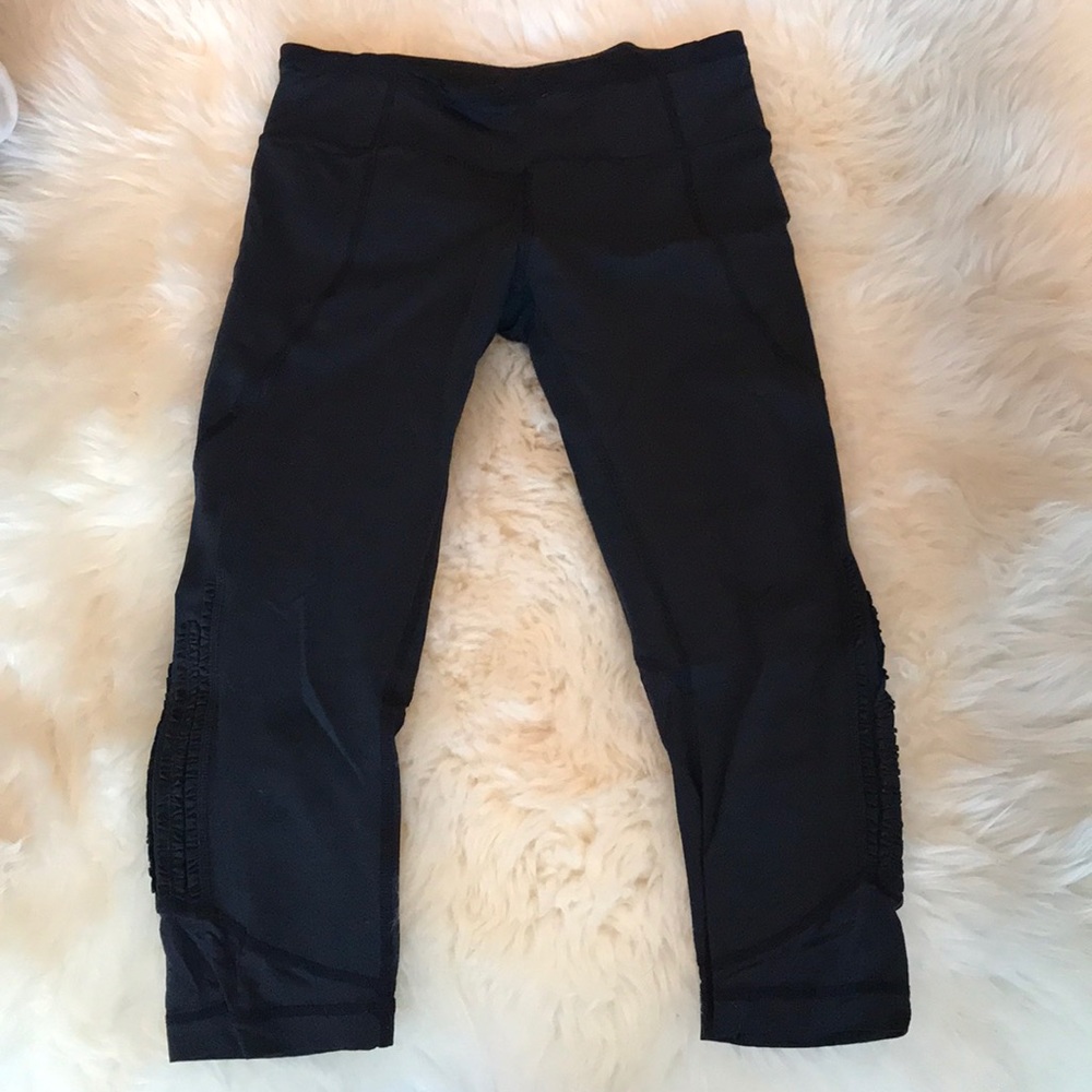 lululemon size 6 Run crops