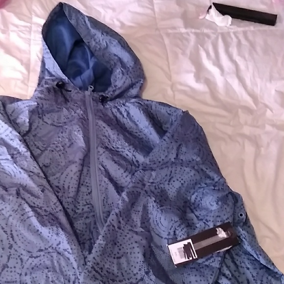 Windbreaker - Picture 2 of 4