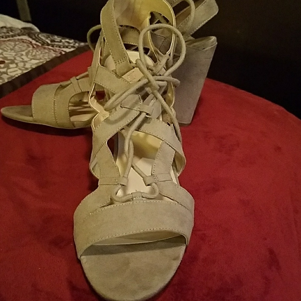 Size 9 Nine West taupe wedge