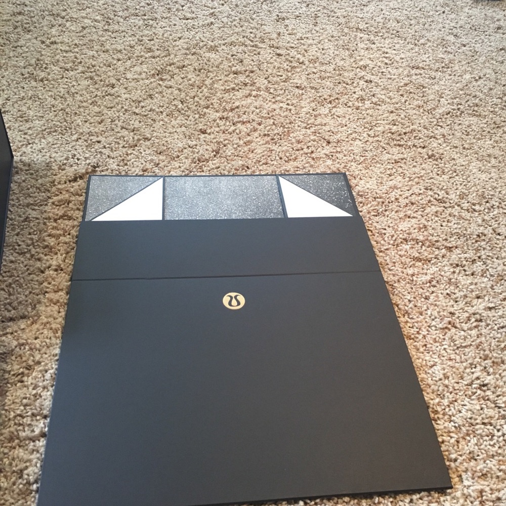 Lululemon Special Edition bag & gift box - Picture 2 of 2