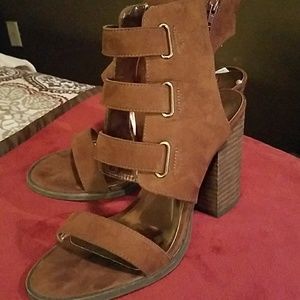 Size 9 cognac Carlos heel.