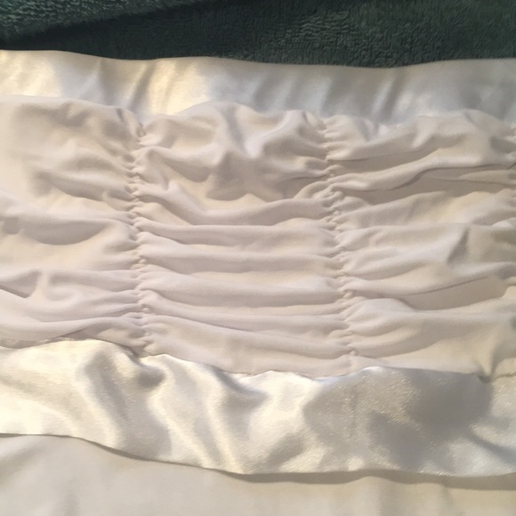 Ruched white tube top - Picture 2 of 3