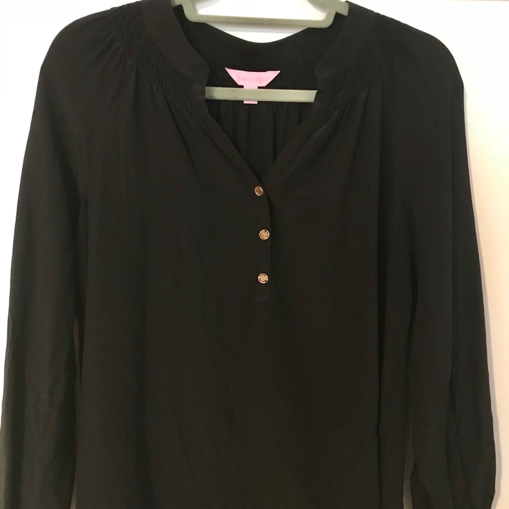 Gorgeous Lilly Pulitzer silk shirt w/gold buttons!