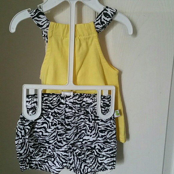 80% off SUMMER CLEARANCE!! BABY GIRL 2-PIECE TOP AND BOTTOM SETS - Picture 3 of 4