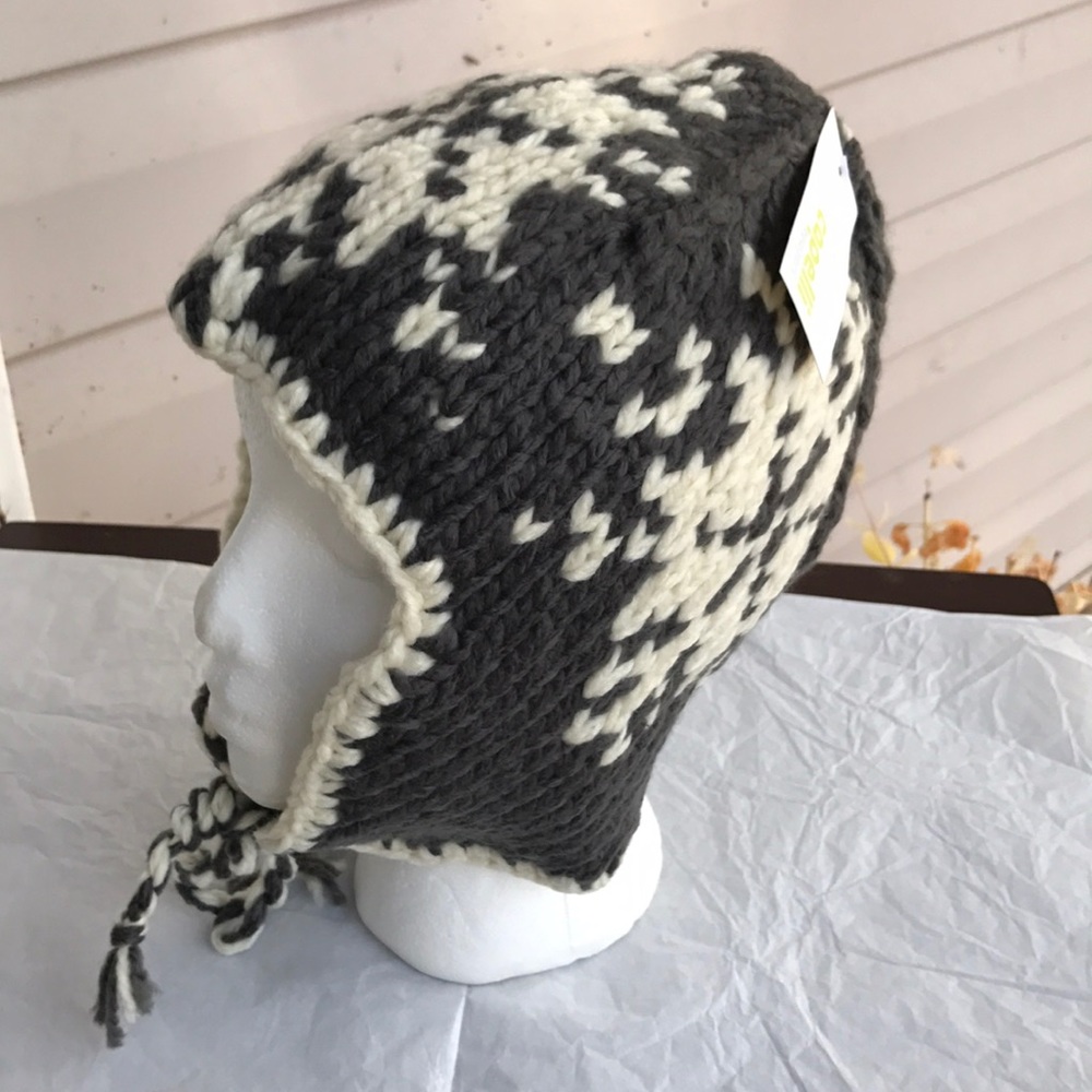 ❄️🎁⛄️NEW GRAY AND WHITE SNOWFLAKE EARFLAP BEANIE - Picture 6 of 8