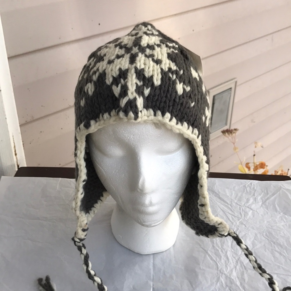 ❄️🎁⛄️NEW GRAY AND WHITE SNOWFLAKE EARFLAP BEANIE