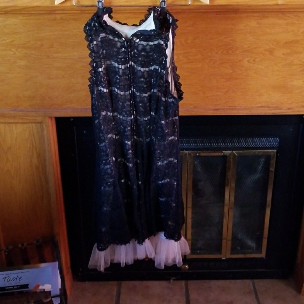 Dress - Picture 2 of 2