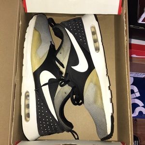 Men’s Nike AirMax Tavas