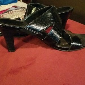 Size 9 black Aerosols heel