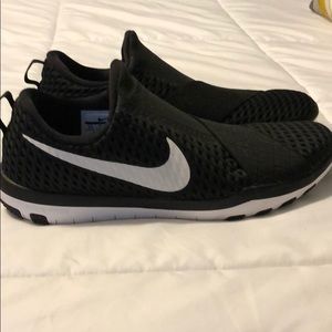 NIKE Free Connect Black White Trainers Slip On’s