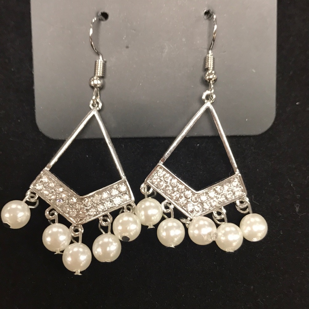 Pearl, Silver, Rhinestone Earrings! - Picture 2 of 3