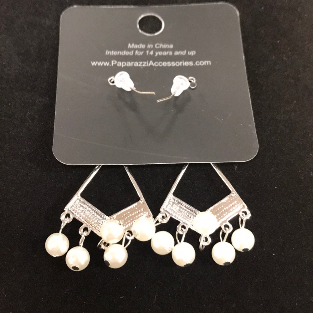 Pearl, Silver, Rhinestone Earrings! - Picture 3 of 3