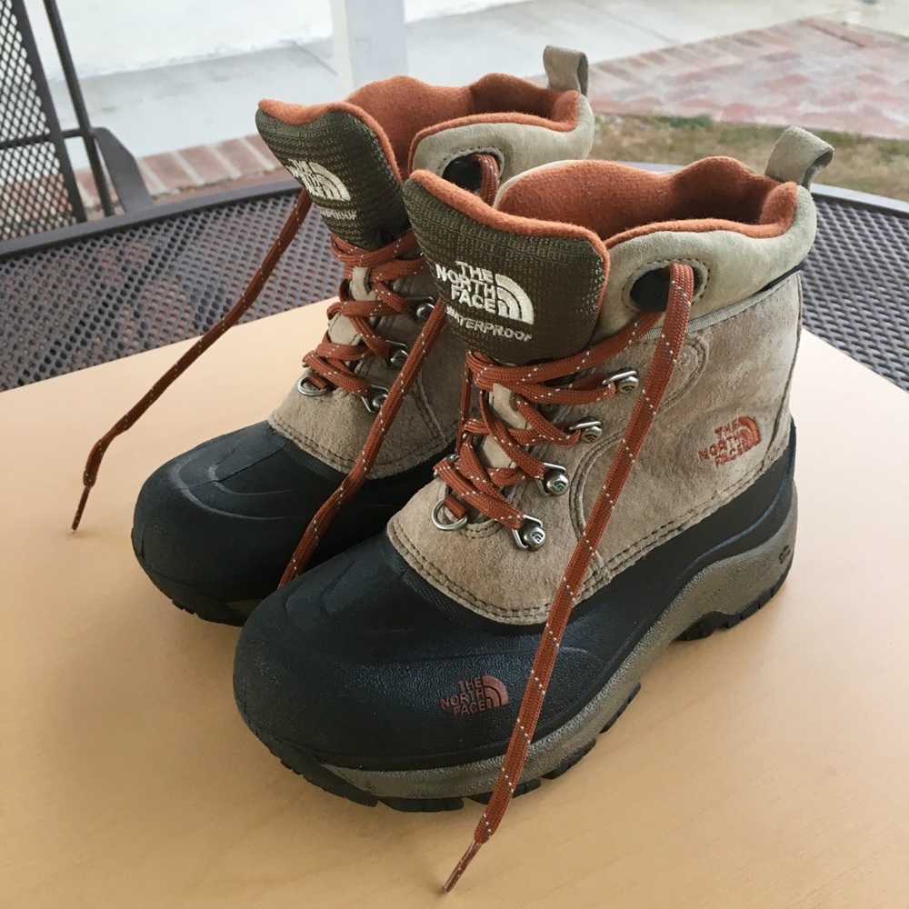 Kids North Face boot waterproof EUC Boys size 2