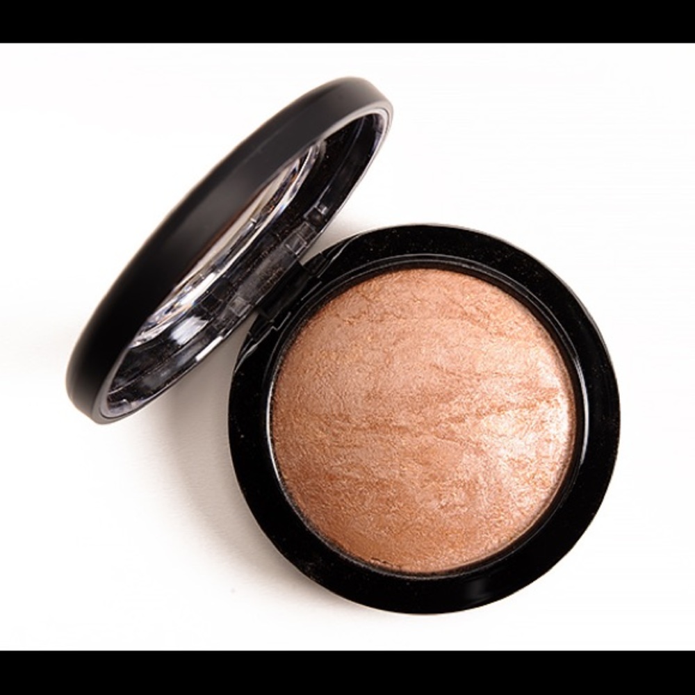 MAC Global Glow Mineralize Skinfinish