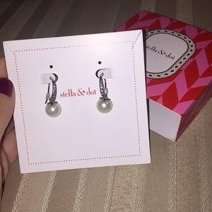 NWOT Stella & Dot pearl earrings