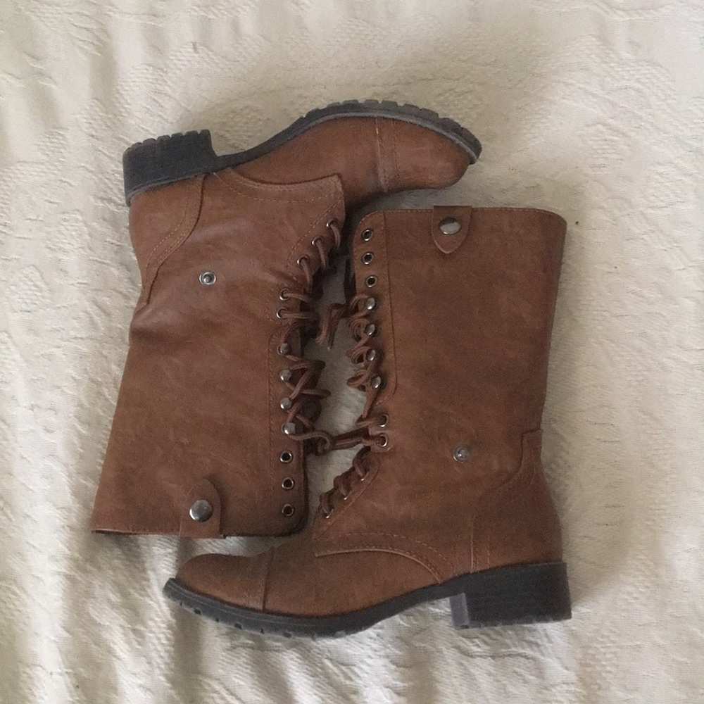 Combat boots
